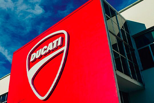 La facciata dello stabilimento Ducati.